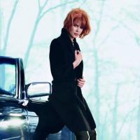 Nicole Kidman muda o visual e exibe cabelos curtos em campanha