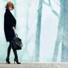 Nicole Kidman posa com elegância para a campanha da grife de sapatos Jimmy Choo
