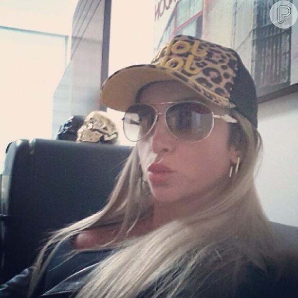 Geisa Vitorino manda beijo em foto publicada no Instagram
