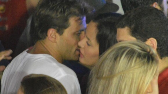 Henri Castelli é flagrado aos beijos com morena no 'Carnatal', em Natal