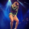 Claudia Leitte faz show na Suíça e exibe pernas em forma. A apresentação aconteceu em 12 de julho de 2013
