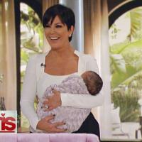 Kris Jenner, mãe de Kim Kardashian, aparece com bebê no colo: 'Nunca vão saber'