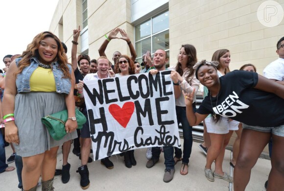 Fãs de Beyoncé deram as boas vindas para a cantora no show em sua cidade natal, Atlanta