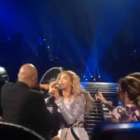 Cabelo de Beyoncé fica preso em ventilador durante o show