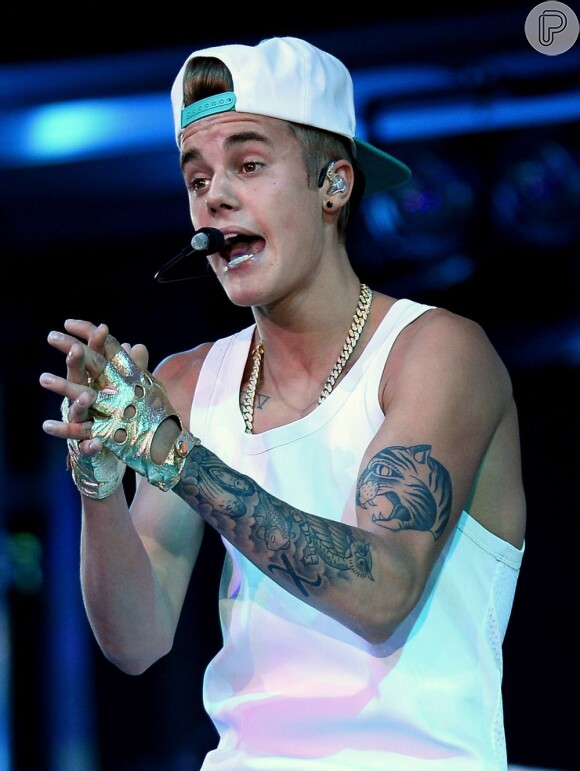 Justin Bieber já foi acusado outras vezes de usar a saliva como arma