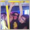 Camilla Camargo anda de ônibus com amigas em Fortaleza