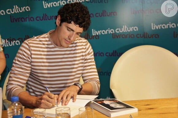 Reynaldo Gianecchini lança biografia em São Paulo, em 11 de dezembro de 2012