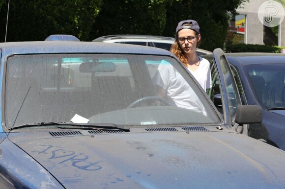 Uma fã escreveu 'Eu Amo Rob' na sujeira do carro de Kristen Stewart