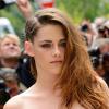 Kristen Stewart xingou um paparazzo que a questionou se ela tinha voltado com o ator Robert Pattinson
