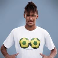 Neymar estampa campanha contra câncer de mama em painel na Times Square, em NY