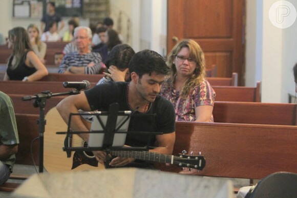 Allsyon castro é cantor católico e se apresenta na paróquia São Marcos, na Barra da Tijuca, no Rio