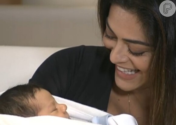 Juliana Paes apresentou o segundo filho, Antônio em entrevista ao programa 'Fantástico', da TV Globo