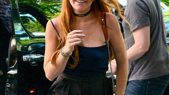 Lindsay Lohan vai ao cinema com a família e se muda para a casa da irmã em NY