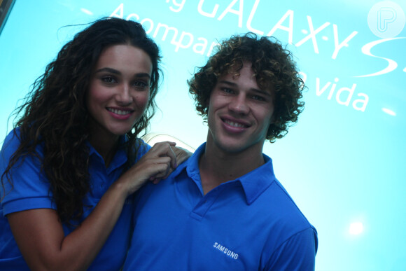 Débora Nascimento e José Loreto começaram o namoro durante as gravações de 'Avenida Brasil'