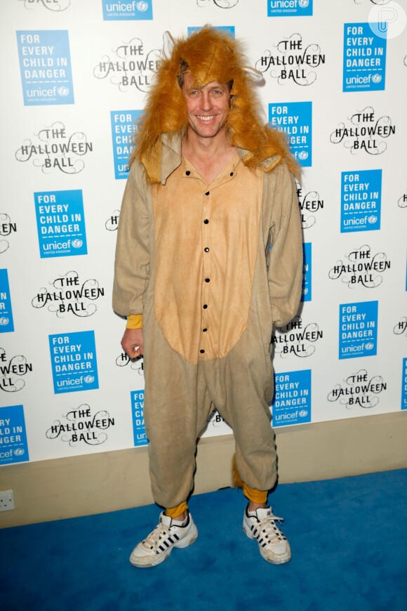 Hugh Grant foi vestido de leão para o baile de Halloween da Unicef
