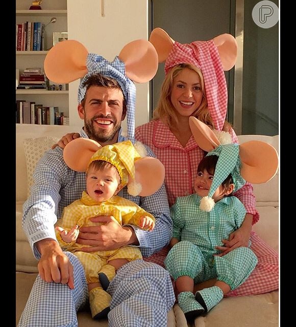 E essa fofura? Shakira, Gerard Piqué e os filhos entraram no clima do Halloween. 'La familia Topo Gigio', legendou ela ao postar a imagem no Instagram