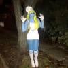 A cantora Ashanti se divertiu em festa de Halloween fantasiada de Smurfette