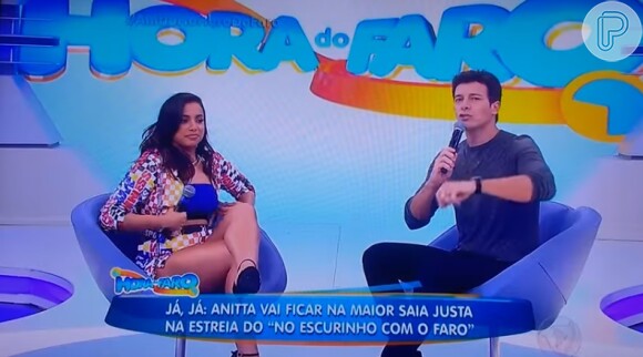 Anitta participou do programa 'Hora do Faro', da Rede Record, e participou de uma conversa descontraída com o apresentador no quadro 'No Escurinho com Faro'