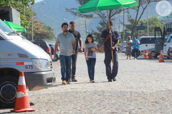 Juliano Cazarré e Klara Castanho gravam cenas de 'Amor à Vida', no Recreio dos Bandeirantes, na Zona Oeste do Rio de Janeiro, em 8 de agosto de 2013