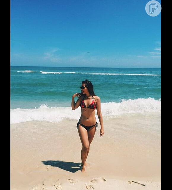 Emili Seixas postou a foto de biquíni na praia da Barra da Tijuca, no Rio de Janeiro, no último sábado, 31 de outubro de 2015. Na legenda, ela escreveu: 'No quintal de casa'