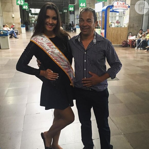 Emili Seixas festejou mais uma vitória em 28 de outubro de 2015: 'Voltei do Paraguai muito feliz com o título de Miss Mercosur. Mais um pra lista, e que venha os próximos!!'