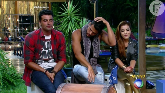 Esta é a primeira vez que três integrantes da mesma equipe vão para a roça juntos