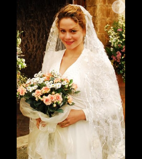 Agostina, personagem de Leandra Leal, se casou com Berilo (Bruno Gagliasso) em Passione, de 2010