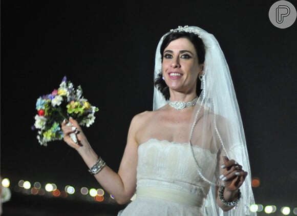 Em 'Tapas e Beijos', Fátima, personagem de Fernanda Torres, usou modelito de Lethicia Bronstein