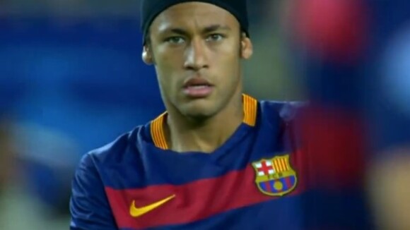 Neymar entra em campo com faixa na cabeça e visual repercute na web: 'Tira isso'