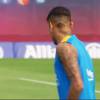 Antes de raspar de vez a cabeleira, Neymar foi alvo de chacota dos amigos por conta de naipes de baralho desenhados na cabeça