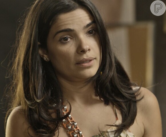 Tóia (Vanessa Giácomo) se defende de Atena (Giovanna Antonelli) e pergunta se ela e Romero (Alexandre Nero) não terminaram, na novela 'A Regra do Jogo'