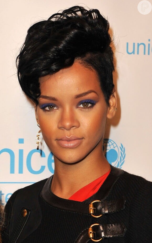 Há muitos anos, Rihanna já mostou o seu gosto pelo 'joãozinho', em 2008, já apareceu usando um corte estilizado