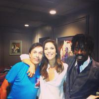 Ivete Sangalo posa com Seu Jorge e Tom Cavalcante após show em Los Angeles