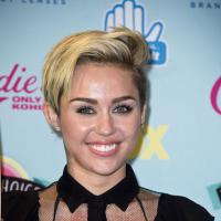 Miley Cyrus estreia 'We Can Stop' no primeiro lugar das paradas no Reino Unido