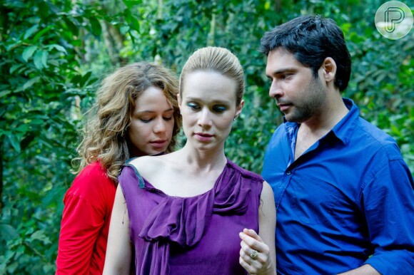 Juddi Pinheiro completa o trio na pele de Pedro, o marido de Antônia (Mariana Ximenes), em 'O Uivo da Gaita'