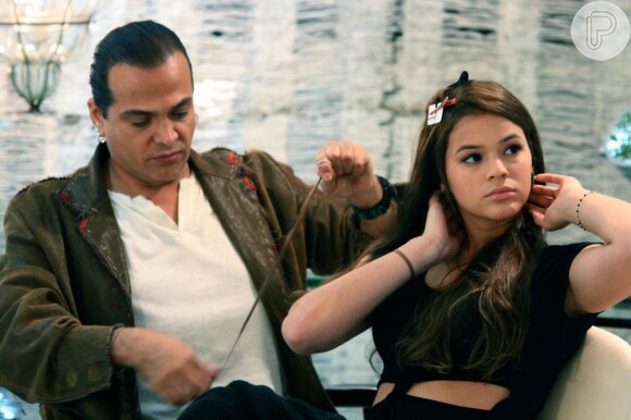 Bruna Marquezine muda os cabelos pelas mãos do hairstylist Flávio Priscott