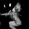 Beyoncé faz performance em festival da Inglaterra usando novo megahair