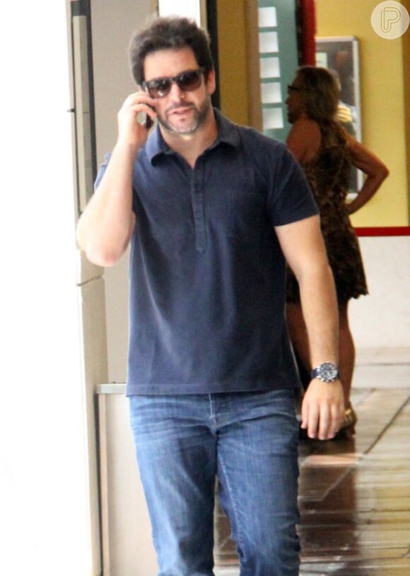 Murilo passeia por shopping da Barra da Tijuca, no Rio, em novembro de 2012
