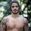 Ao site de 'Amor à Vida', Felipe Titto contou que já perdeu as contas do número de tatuagens que tem