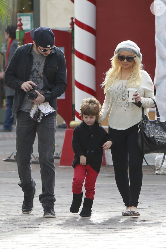 Aguilera usou um look despojado depois de almoçar no restaurante The Grove, na Califórnia, em 13 de dezembro
