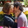 Bento (Marco Pigossi) e Amora (Sophie Charlotte) se beijam, em 'Sangue Bom'