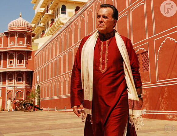 Em 'Caminho das Índias' (2009), Tony Ramos interpretou o religioso Opash, pai de Raj (Rodrigo Lombardi)