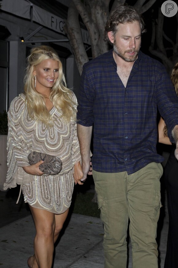 https://static1.purepeople.com.br/articles/9/89/9/@/7000-exclusive-new-mom-jessica-simpson-and-580x0-1.jpg