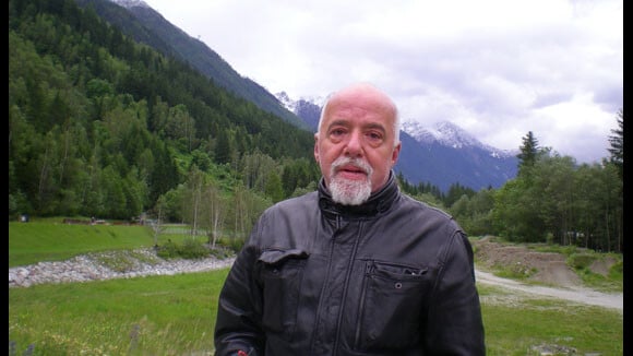 Paulo Coelho completa 66 anos com cinebiografia prevista para estrear em 2014