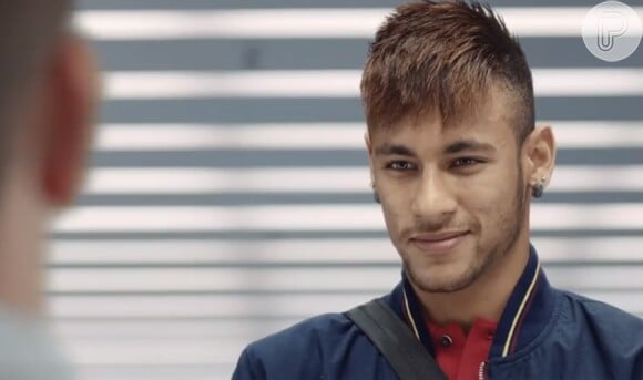 Neymar, recém-chegado ao Barcelona, participa de seu primeiro comercial do clube