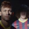 No final do vídeo, Neymar aparece ao lado de Insiesta, Piqué e Carles Puyol na entrada do gramado