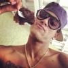 Neymar posta foto comendo churrasco
