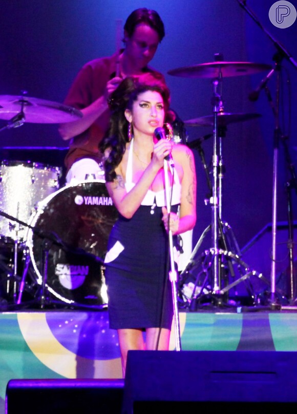 O inquérito sobre a causa da morte de Amy Winehouse será reaberto pois a médica legista que assinou o relatório não estava apta a analisar as causas da morte da cantora, informou site em dezembro de 2012