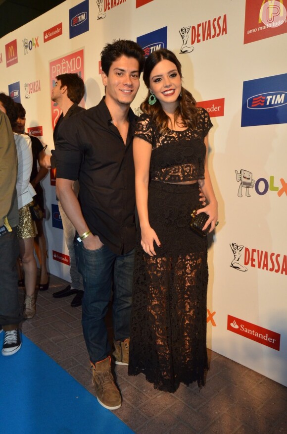 O casal de namorados Arthur Aguiar e Giovanna Lancellotti prestigiaram o Prêmio Multishow 2013, no HSBC Arena, na Barra da Tijuca, Zona Oeste do Rio de Janeiro