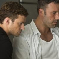 Justin Timberlake aparece em cenas de ação com Ben Affleck em 'Aposta Máxima'